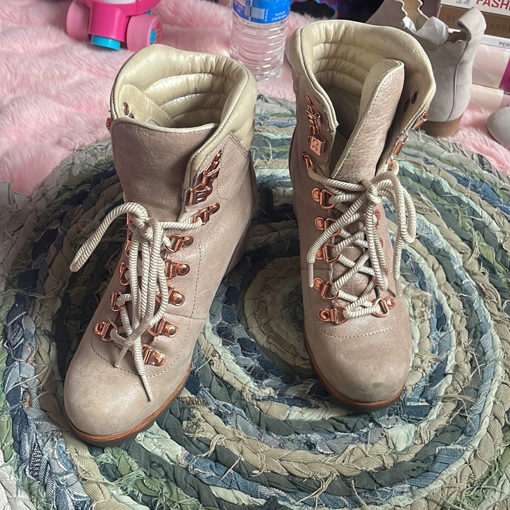 SOLD SOREL LEATHER hidden wedge combat boot tan & copper lace up bohemian chic - Picture 5 of 11